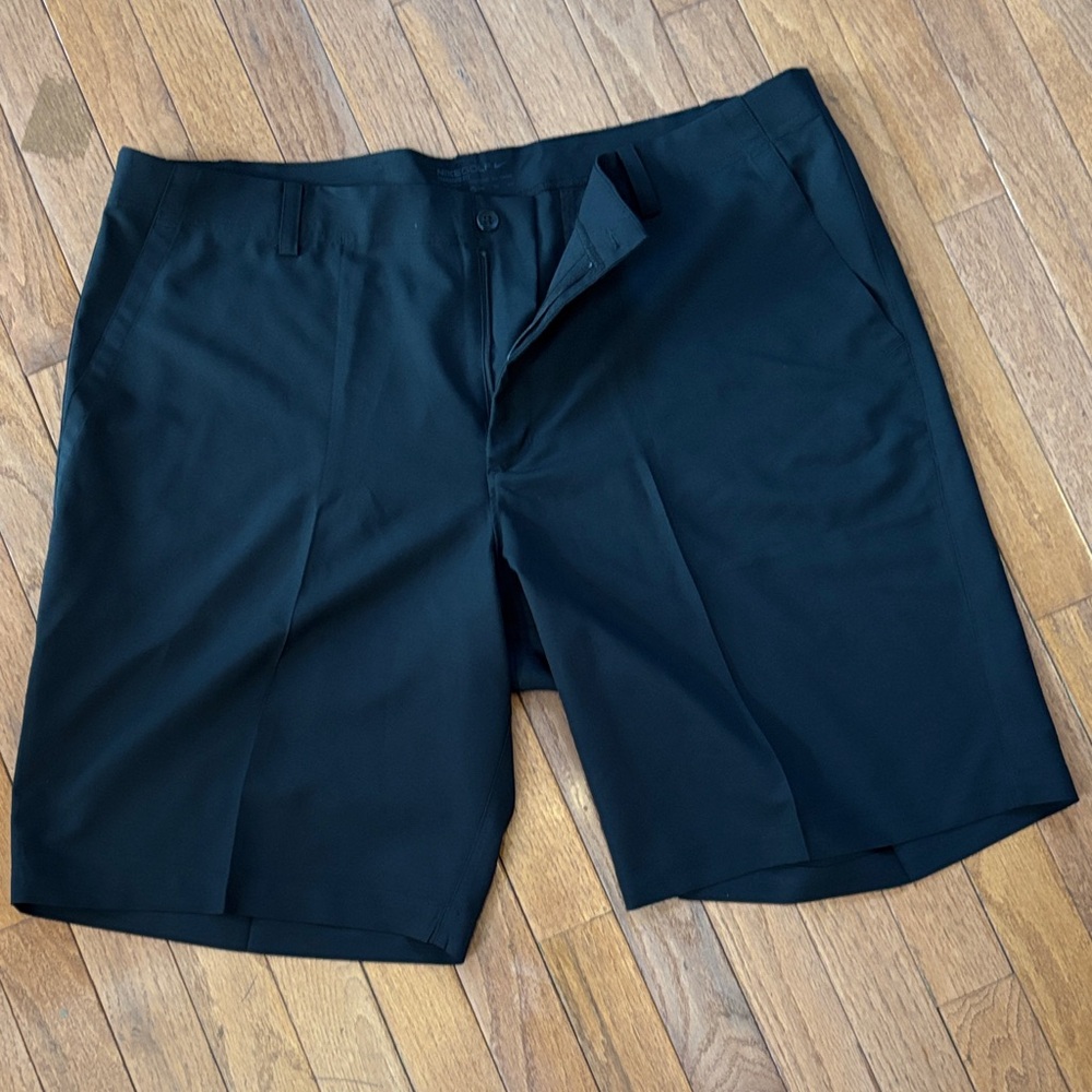 Nike Men's Black Flat Front Golf Shorts 10in inseam.